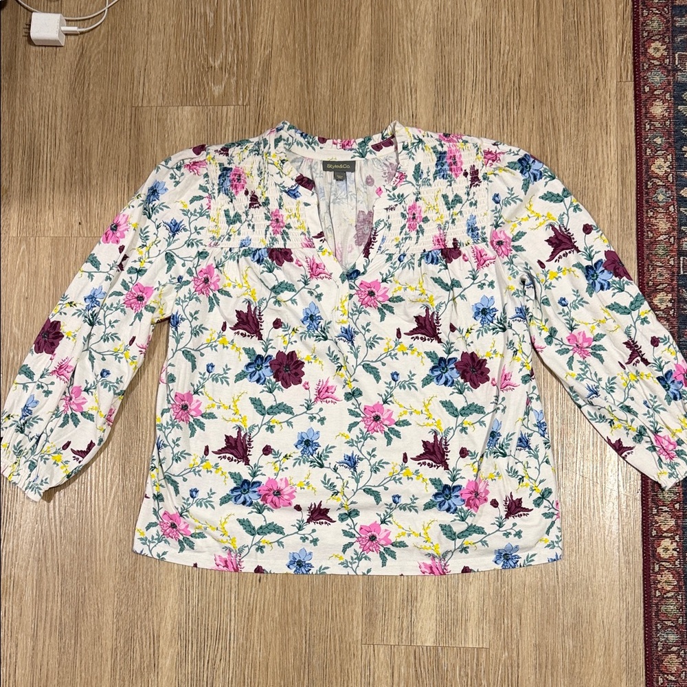 New Style and Company Floral top size L